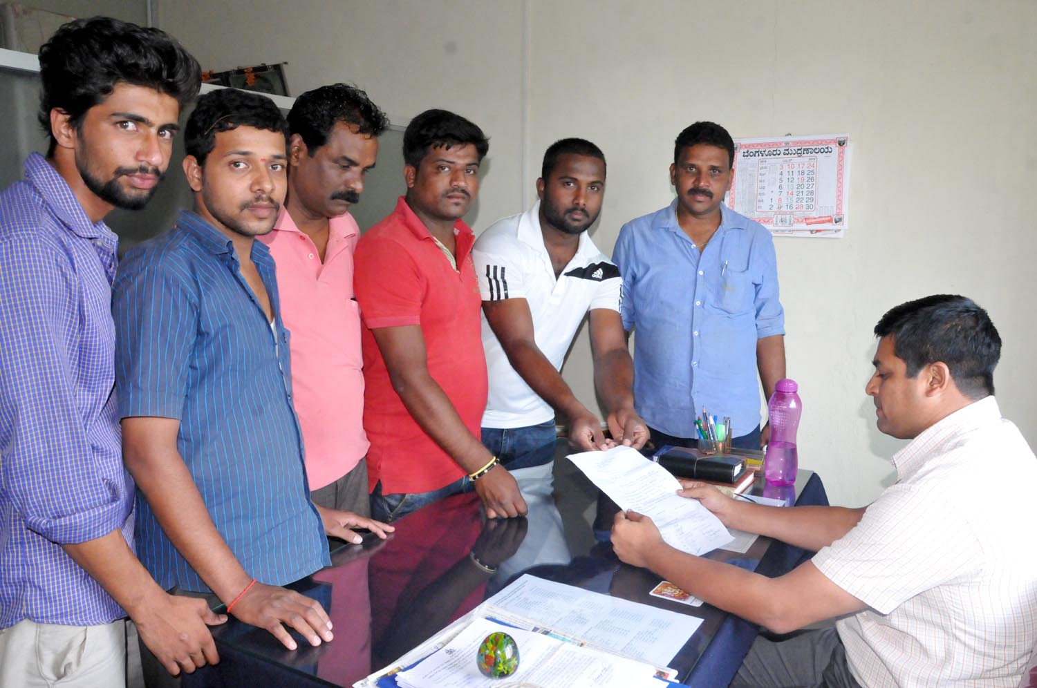 ಮದ್ಯದಂಗಡಿಗೆ ಅನುಮತಿ ನೀಡದಿರಲು ಗ್ರಾಮಸ್ಥರ ಒತ್ತಾಯ